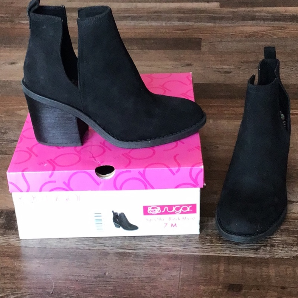 Black boot heels